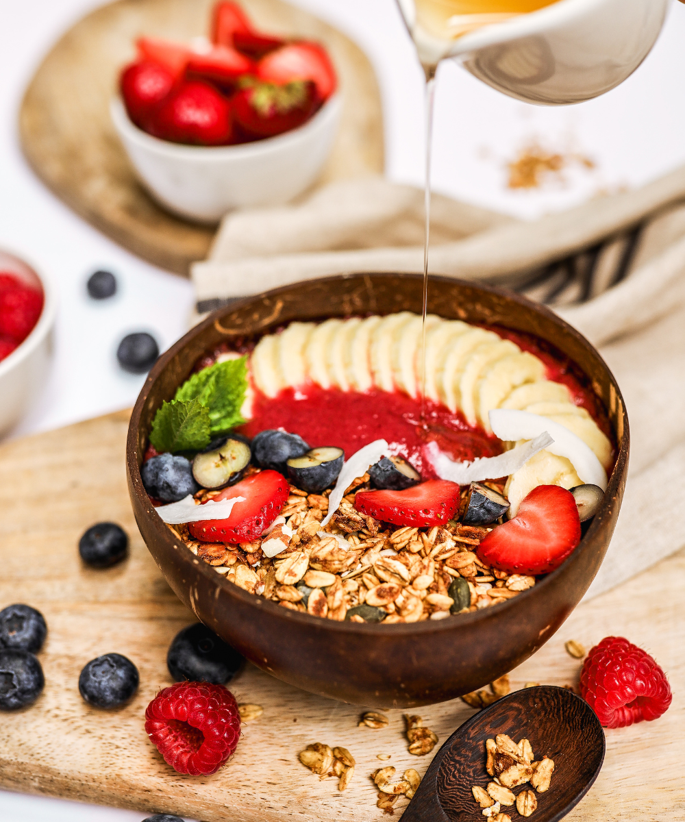 Granola ar žāvētiem augļiem un riekstiem