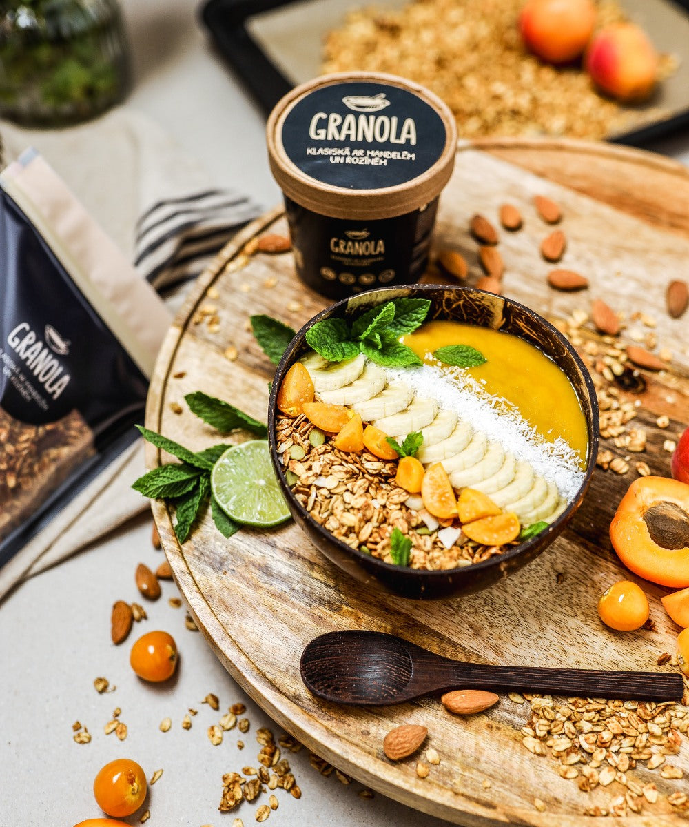Klasiskā Granola ar mandelēm un rozīnēm